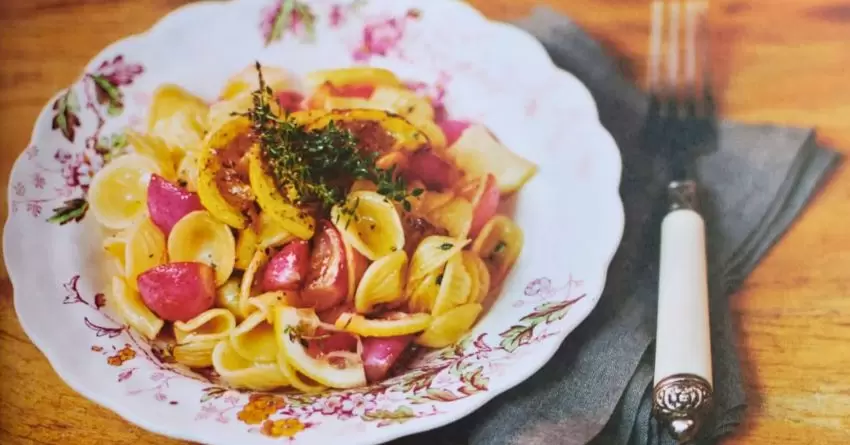 Orecchiette com rabanete limão e parmesão