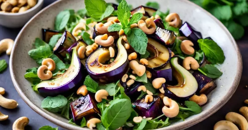 Salada de berinjela com castanhas, uva passa e hortelã: refrescante e saudável